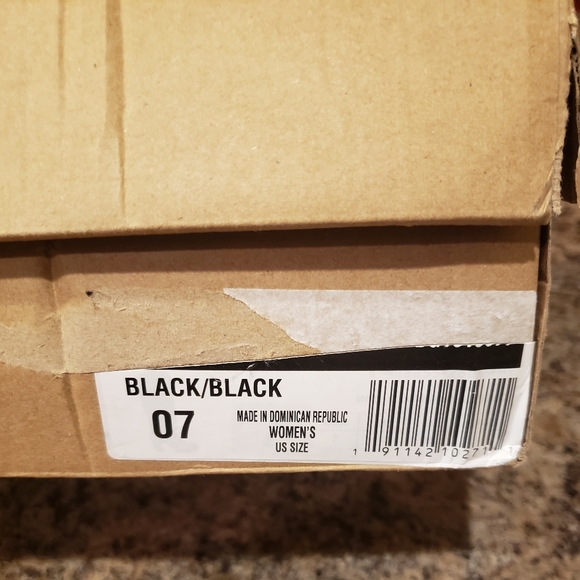 UGG Ava Exposed Shearling Boots - Picture 5 of 8